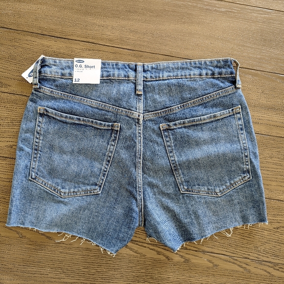 🔥Old Navy O.G. High Rise Cutoff Distressed Shorts - Picture 2 of 2